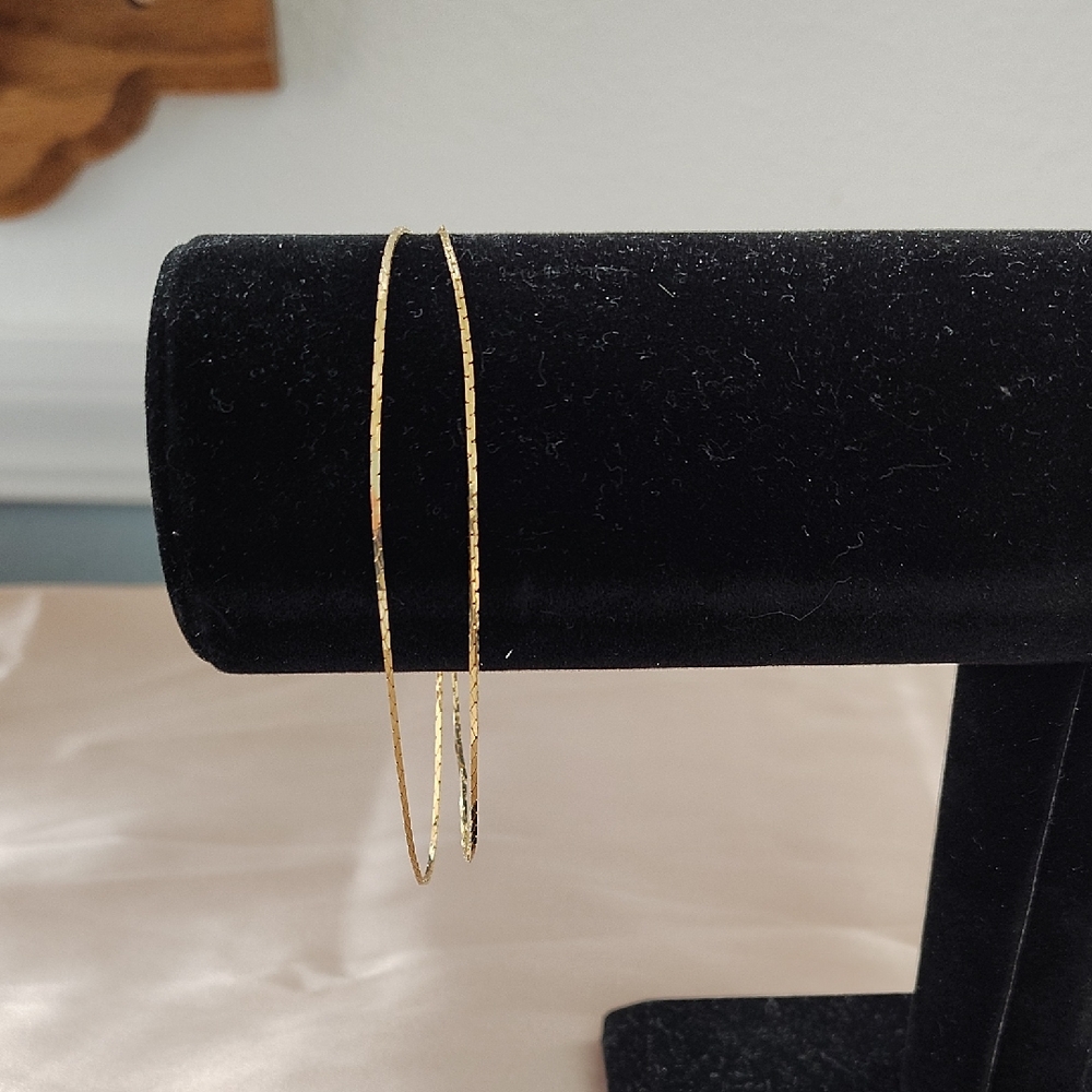 2 Strands Gold Tone Bracelet. 8 Inches.